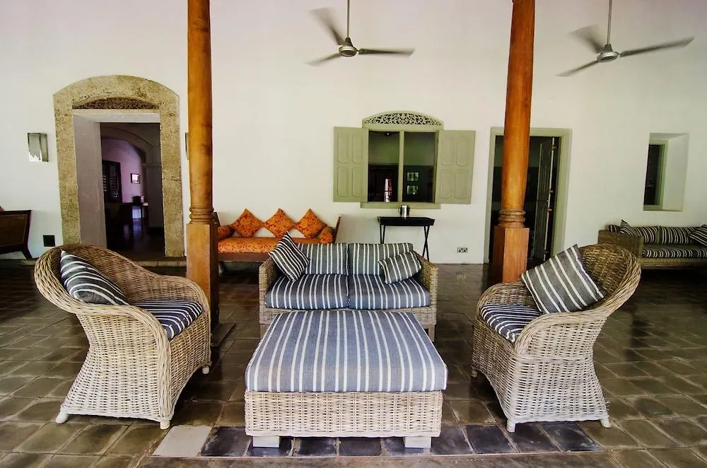 Wallawwa Katunayaka Hotel