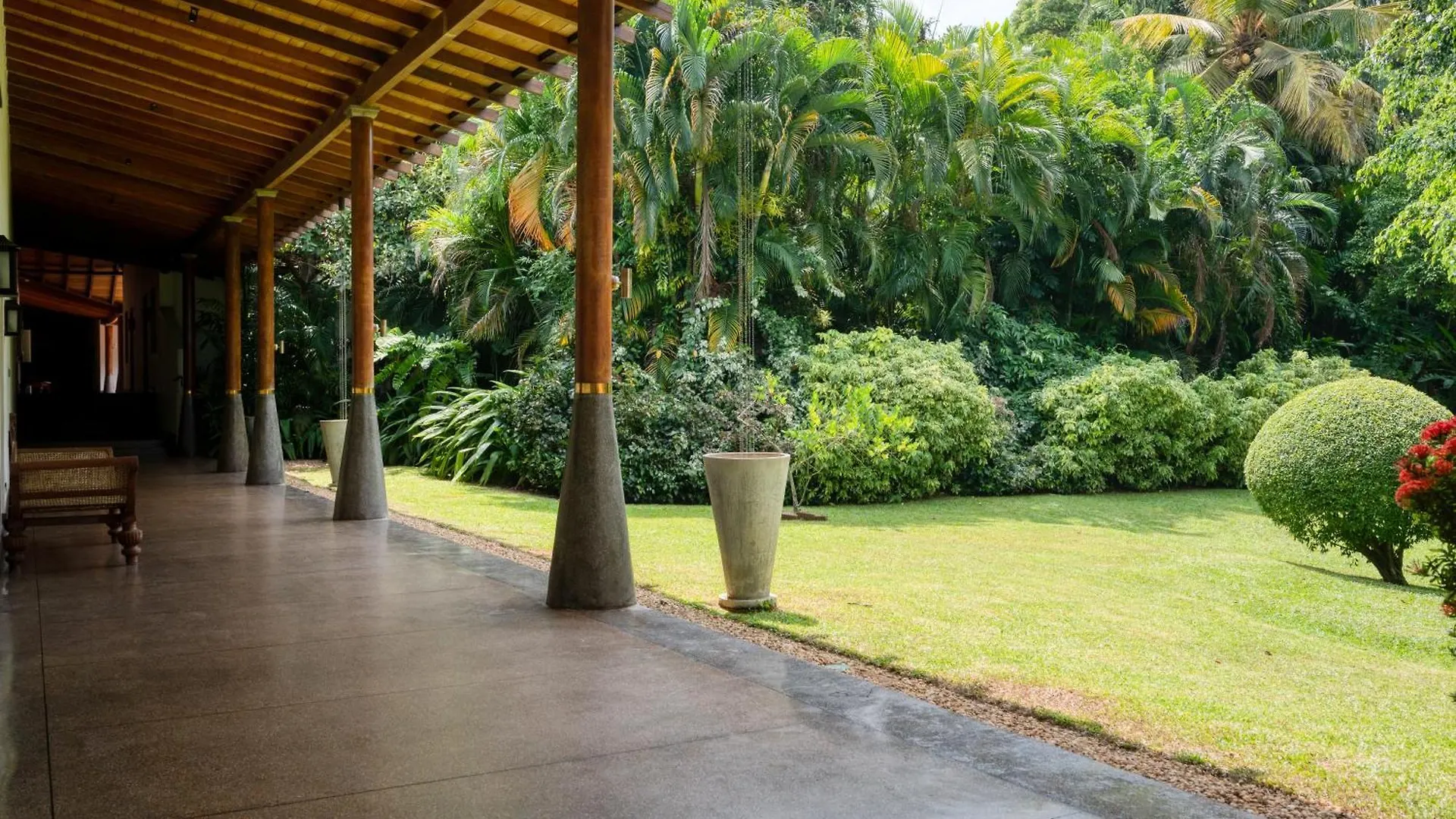 Wallawwa Katunayaka Hotel