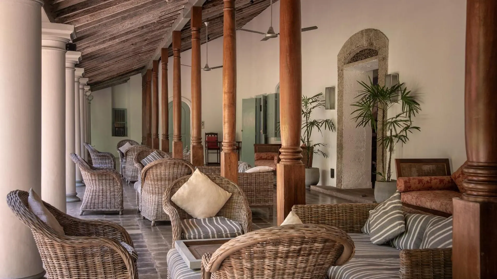 Hotel Wallawwa Katunayaka